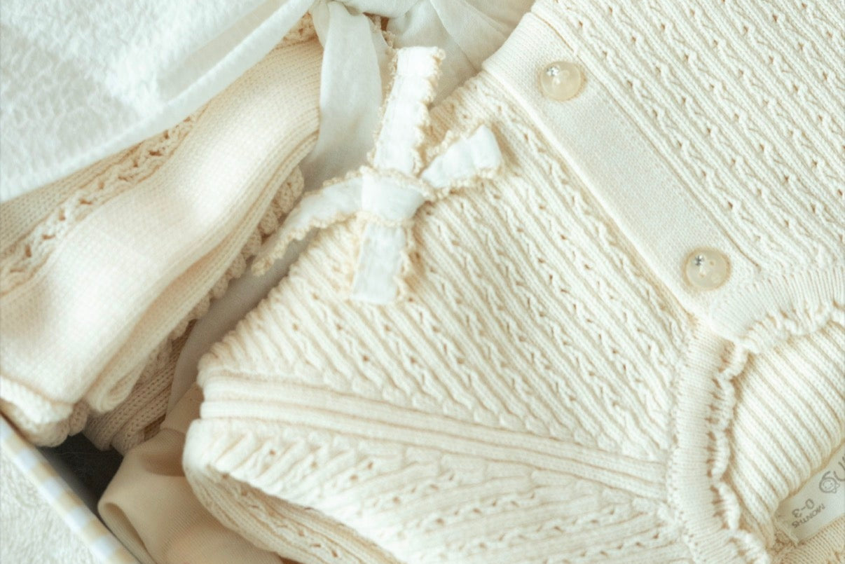 PRE-ORDER Newborn Set met Strik Crème | 7-delige Crème Babyset