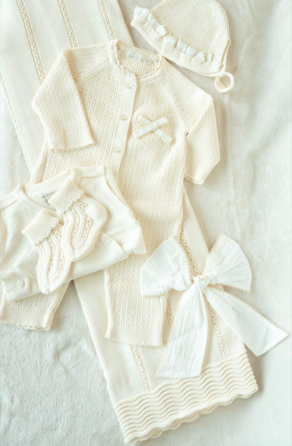 PRE-ORDER Newborn Set met Strik Crème | 7-delige Crème Babyset